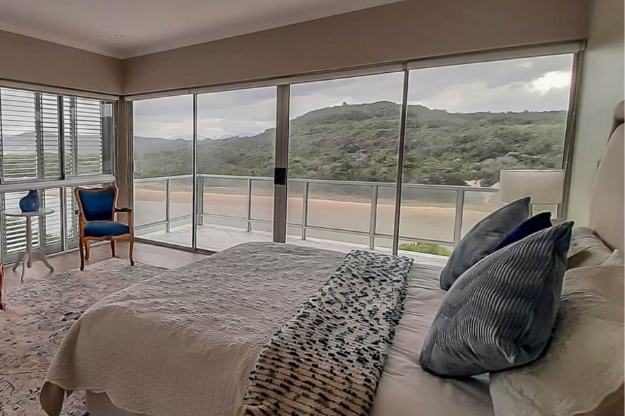 5 Bedroom Property for Sale in Kingfisher Creek Western Cape